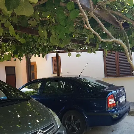 Iva Apartament *