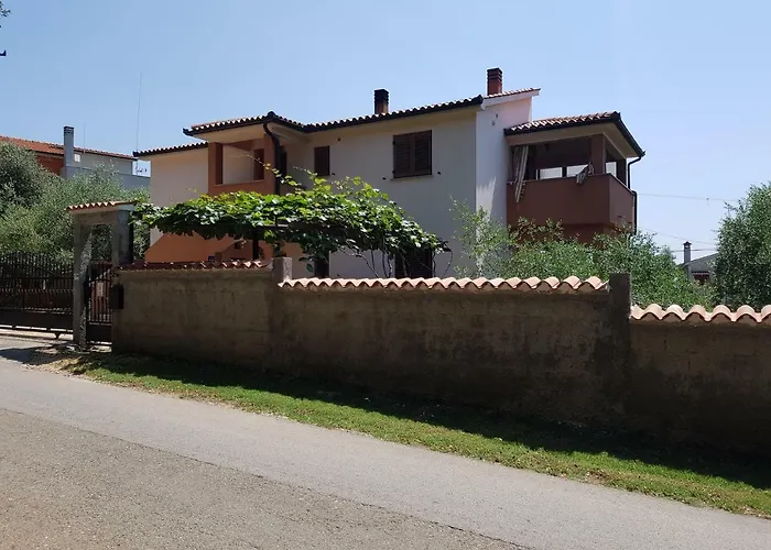 Iva Апартаменти *